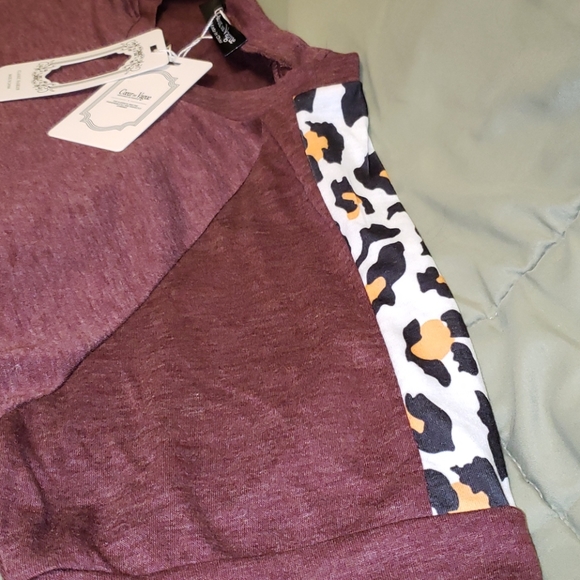 Coeur de vague leopard 🐆 sleeve top - Picture 3 of 8